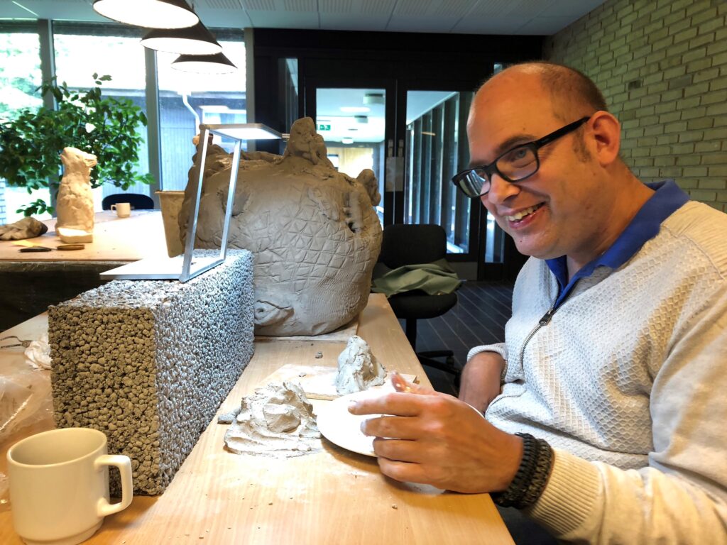 Ung kunstner laver ler-kunst
