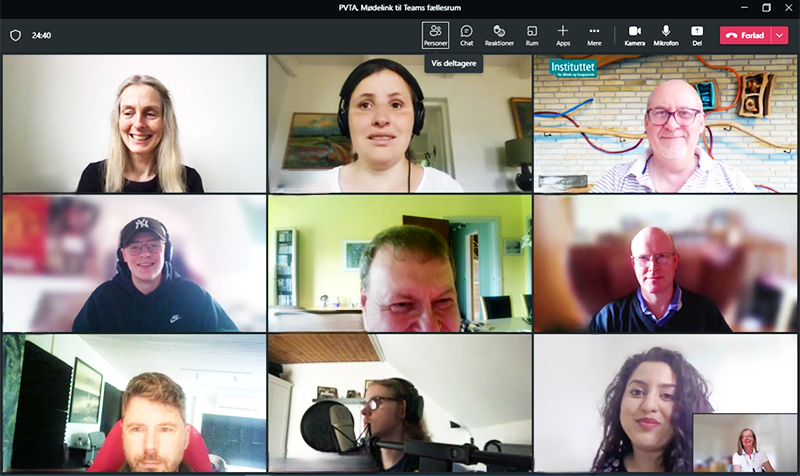 Foto af teams med online undervisning 9 deltagere og undervisere