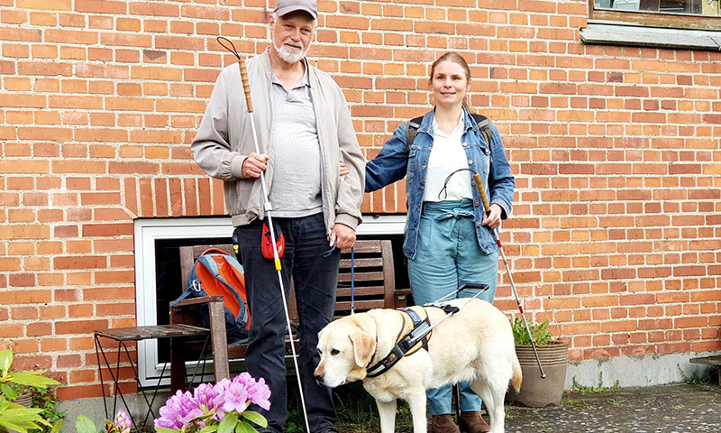 Tina og Bo foran deres røde murstensvilla